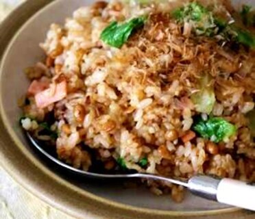 納豆とごま油の相性抜群♪納豆炒飯